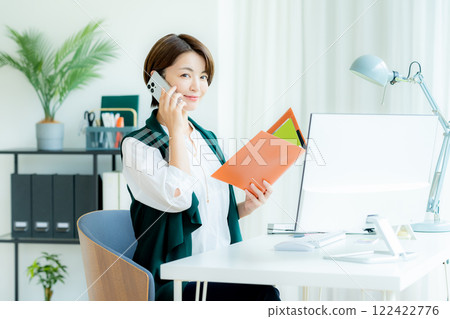 Business woman calling with a smartphone 122422776
