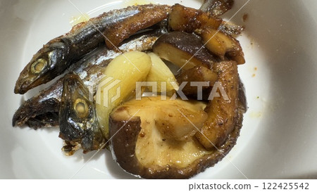 A perfect combination of fragrant ajillo, dried anchovies and shiitake mushrooms A perfect combination of fragrant ajillo, dried anchovies and shiitake mushrooms 122425542