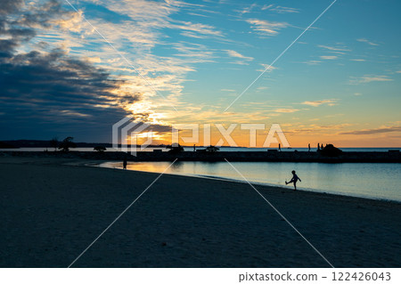 從沖繩太陽碼頭喜來登度假酒店看到的沖繩日落 122426043