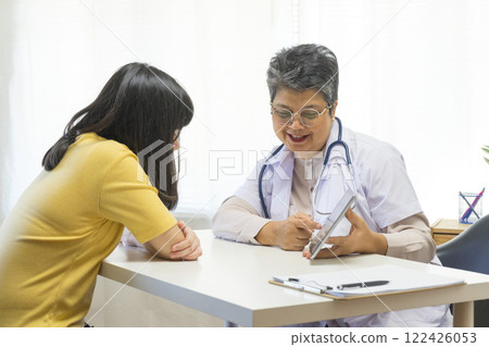 Depressed asian girl having consultation with psychologist at clinic. 122426053