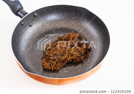 Mozuku seaweed on a frying pan 122426208