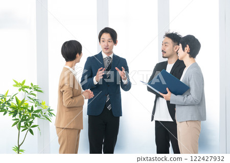 Business people having a meeting in the office Business people having a meeting in the office 122427932