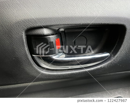 The doorknob in the car 122427987