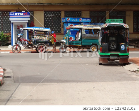 Asian cityscape 122428102