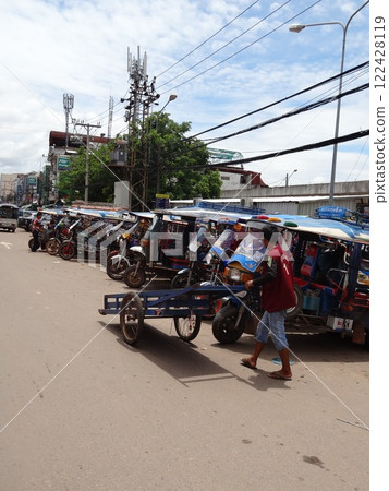 Asian cityscape 122428119