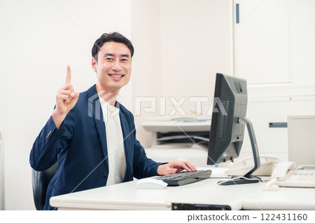 老闆穿著商務休閒服 122431160