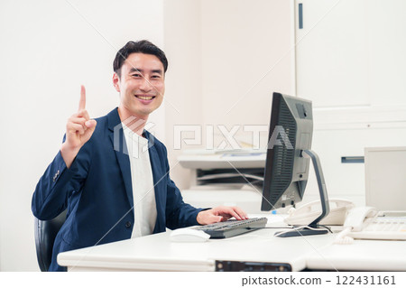 Boss working in business casual Boss working in business casual 122431161