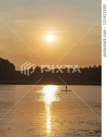 Landscape shot of the lake 122431888