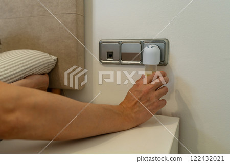 electric device with liquid mosquito repellent 122432021