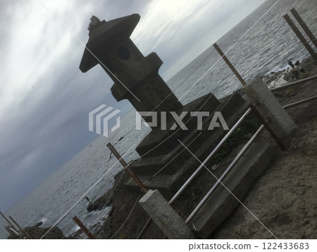 Kamakura & Enoshima Walking Tour 2023 Edition: Stone Lanterns at Wakaga-fuchi Kamakura & Enoshima Walking Tour 2023 Edition: Stone Lanterns at Wakaga-fuchi 122433683