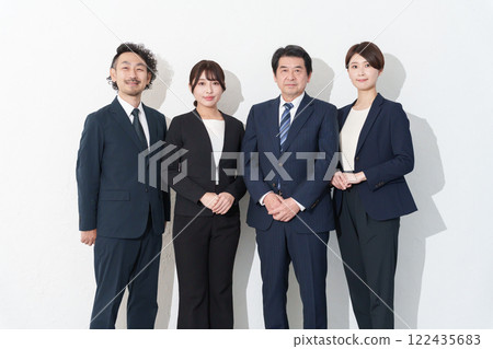 多個微笑的商人 122435683