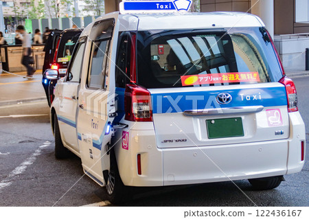 Taxi waiting for customers 122436167