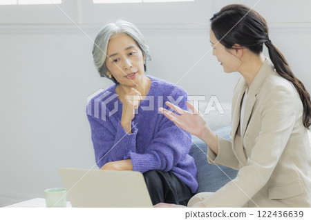 Senior woman and woman in suit having a conversation 122436639