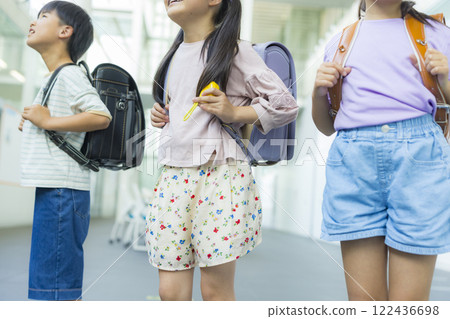 Elementary school students walking in the hallway 122436698