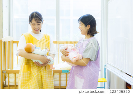 Babysitter training image 122436830