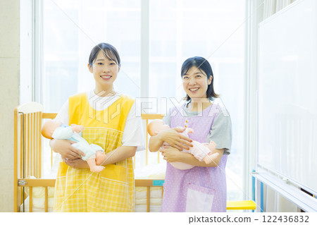 Babysitter training image 122436832