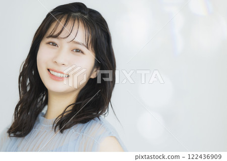 Young woman with a bouquet Young woman with a bouquet 122436909