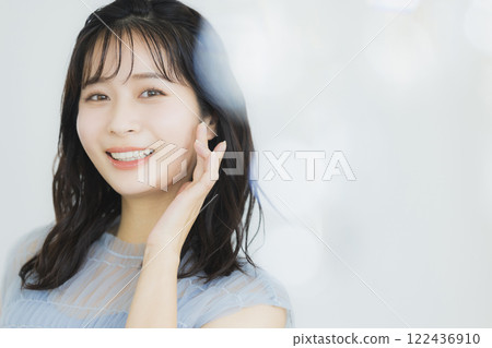 Young woman with a bouquet Young woman with a bouquet 122436910