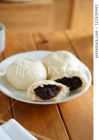 Bean paste 122436943