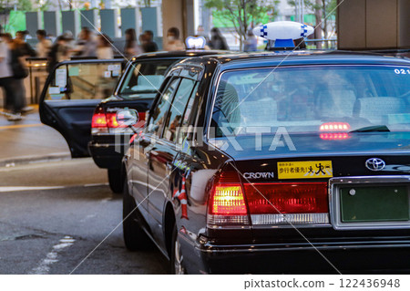 出租車等待客戶 122436948