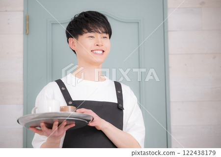 Young men in their 20s working part-time, as part-time workers, or in cafes - Image of job offers and recruitment - Welcome! 122438179