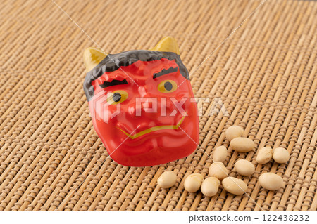 Setsubun lucky beans (soybeans) and demon mask 122438232