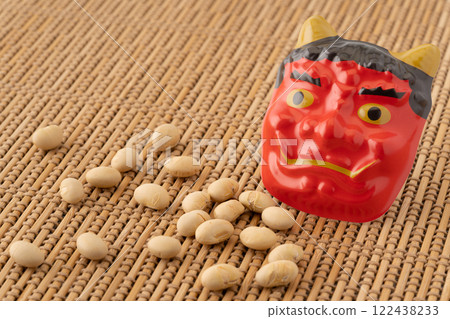 Setsubun lucky beans (soybeans) and demon mask 122438233