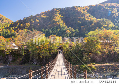 《Gifu Prefecture》 Autumn Shirakawa-go, autumn leaves gassho-zukuri village 《Gifu Prefecture》 Autumn Shirakawa-go, autumn leaves gassho-zukuri village 122438344
