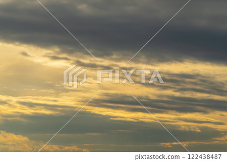 多雲的冬季天空b-3-1暖色 122438487