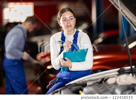 car service employee fills out a paper car service employee fills out a paper 122438533