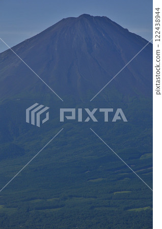 從禦坂山十二嶽山頂眺望夏季的富士山 122438944