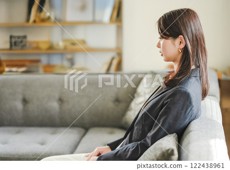 女人的室內肖像 122438961