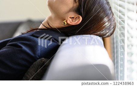 女人的室內肖像 122438963