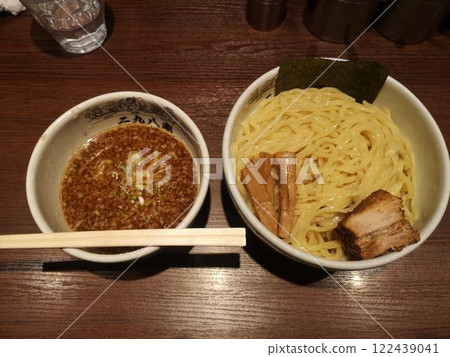 市川拉麵店「肉八屋岩瀨」的濃厚豬骨沾麵(大份量) 市川拉麵店「肉八屋岩瀨」的濃厚豬骨沾麵(大份量) 122439041