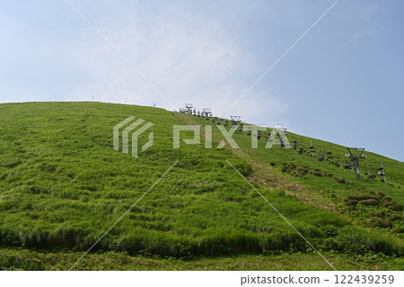 Image of a mountain lift (Omuroyama: Photographed in Ito City, Shizuoka Prefecture) Image of a mountain lift (Omuroyama: Photographed in Ito City, Shizuoka Prefecture) 122439259