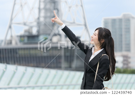Businesswoman pointing in the city Businesswoman pointing in the city 122439740