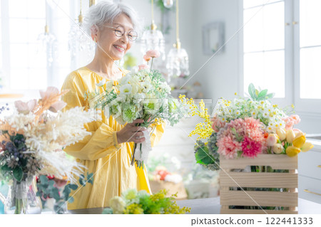 Senior women living flowers 122441333