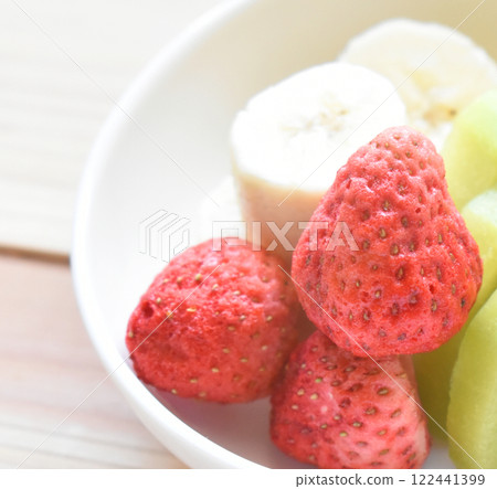 A platter of dried strawberries, kiwis, and bananas, all rich in vitamin C. They are also packed with dietary fiber, which is good for your intestinal health. 122441399