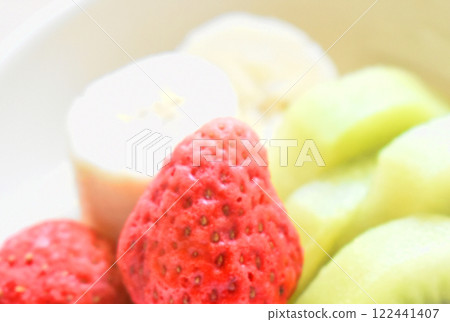 A platter of dried strawberries, kiwis, and bananas, all rich in vitamin C. They are also packed with dietary fiber, which is good for your intestinal health. 122441407