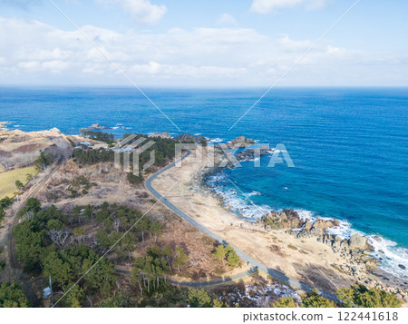 Aerial photography of Nakasuka Coast in Aomori Prefecture using a drone - Tanesashi Coast in winter 122441618