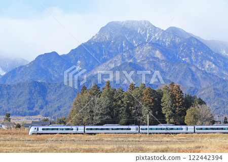 Oito Line Limited Express Azusa going to Azumino in winter Oito Line Limited Express Azusa going to Azumino in winter 122442394