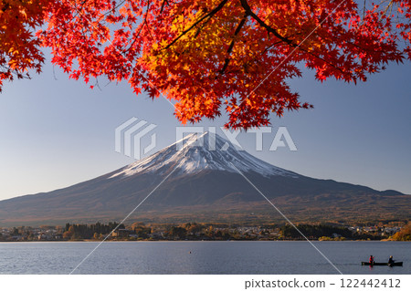 [山梨縣]富士山、秋葉、河口湖畔的黎明 122442412