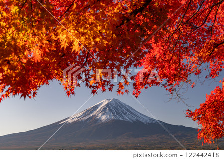 [山梨縣]富士山、秋葉、河口湖畔的黎明 122442418