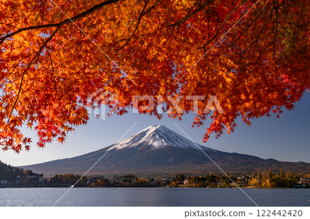 [山梨縣]富士山、秋葉、河口湖畔的黎明 122442420
