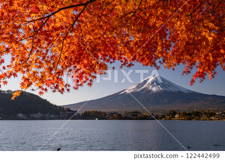 [山梨縣]富士山、秋葉、河口湖畔的黎明 122442499