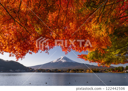 [山梨縣]富士山、秋葉、河口湖畔的黎明 122442506