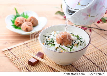 Pickled plum tea (made with Kishu Nankou plums and honey plums) 122442874