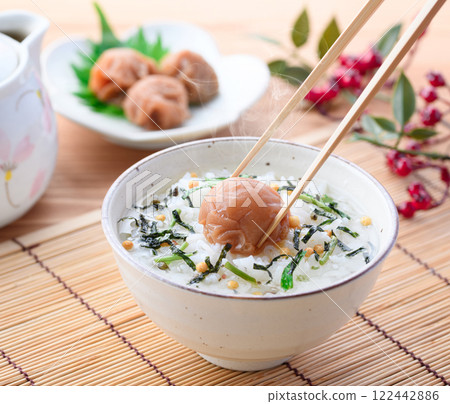 Pickled plum tea (made with Kishu Nankou plums and honey plums) Pickled plum tea (made with Kishu Nankou plums and honey plums) 122442886