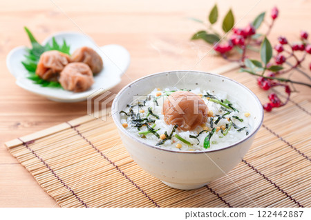 Pickled plum tea (made with Kishu Nankou plums and honey plums) Pickled plum tea (made with Kishu Nankou plums and honey plums) 122442887