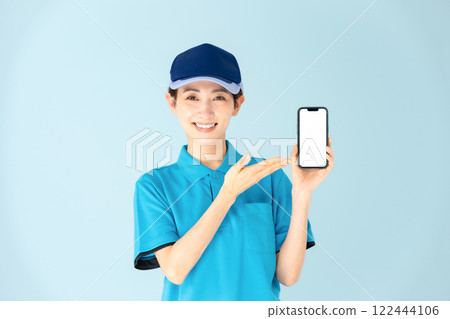 Woman, delivery, smartphone, smile Woman, delivery, smartphone, smile 122444106